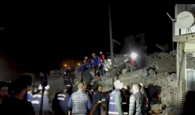 Çöken Binanın Altında Kalan Genç Hayatını Kaybetti