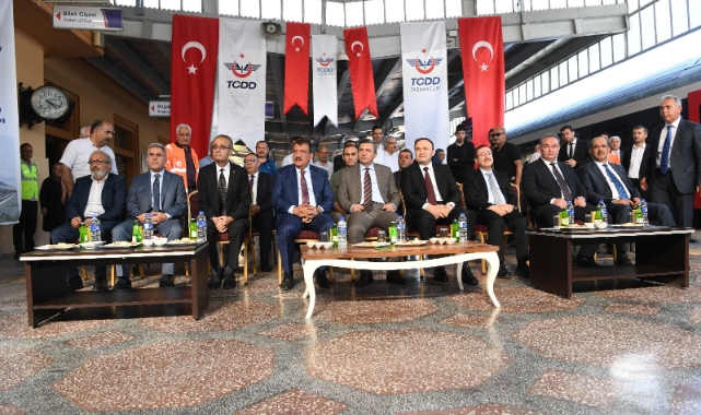 “Cumhurbaşkanımızın Riyasetinde Türkiye’de İlk Defa Hızlı Tren Hatları Oluşturuldu”