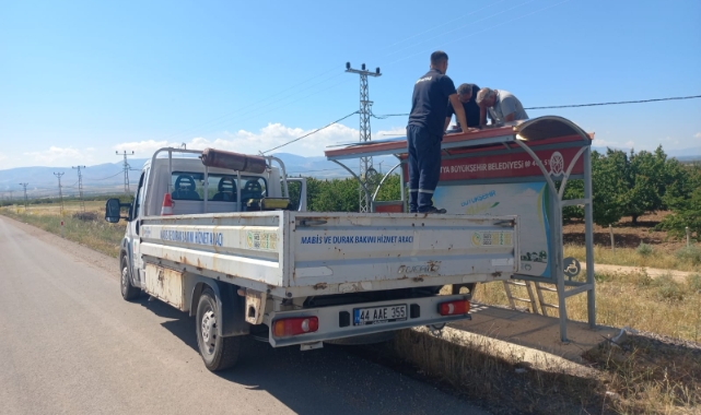 MOTAŞ, Otobüs Duraklarında Bakım-Onarım Ve Temizlik Yapıyor