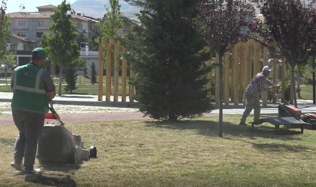 Parkların Bakım ve Onarımları Sürüyor