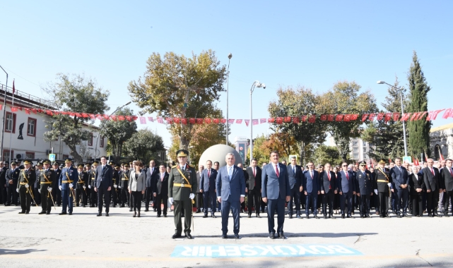 29 Ekim Cumhuriyet Bayramı Kutlamaları Çelenk Sunma Töreni İle Başladı