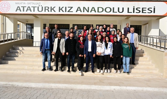 Başkan Güder, Gençlerin Yanında Olmaya Devam Ediyor