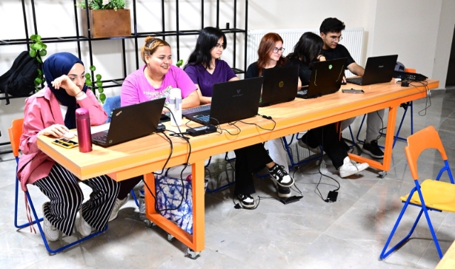Battalgazi Belediyesi’nin Ev Sahipliğinde” Gece Kodu” Programı Düzenlendi