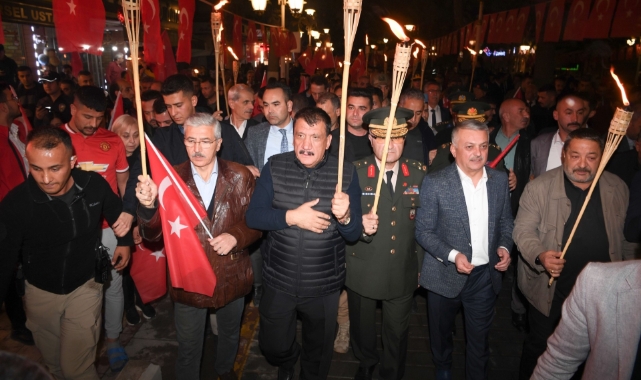 Binlerce Malatyalı Kortej Yürüyüşüne Ve Fener Alayına Katıldı