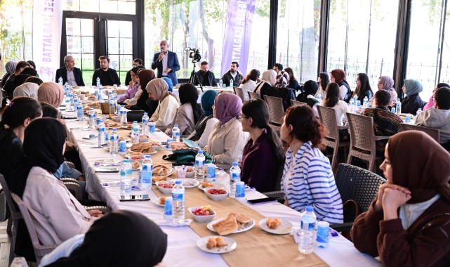 Başkan Güder, ÜNİAK Üyelerini Ağırladı