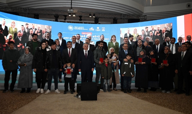 Afet Köy Evlerinin Anahtarları Sahiplerine Teslim Edilmeye Başlandı