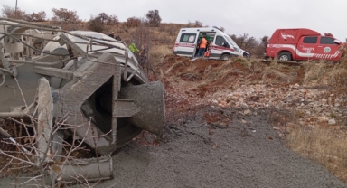Akçadağ İlçesinde Beton Mikseri Devrildi