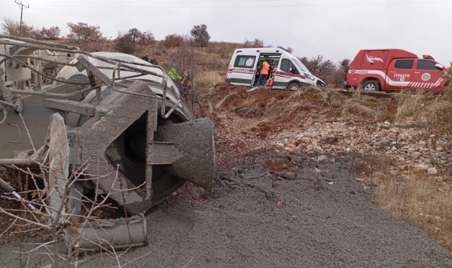 Akçadağ İlçesinde Beton Mikseri Devrildi