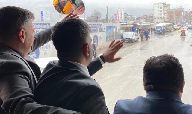 CHP’li Karakuş, Seçim Otobüsüyle Şehir Turu Yaptı