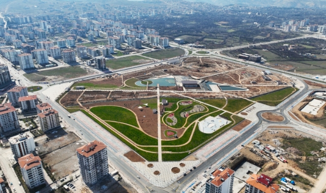 Başkan Gürkan, 100. Yıl Kent Parkı’nda İncelemelerde Bulundu