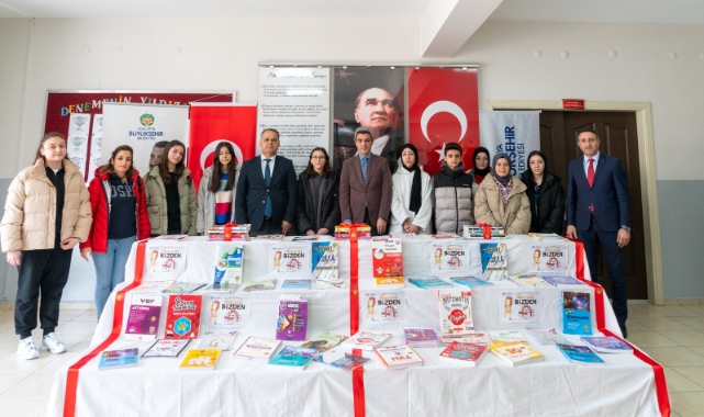 Büyükşehir Belediyesi, Lise Öğrencilerine Kaynak Kitap Desteği Verdi