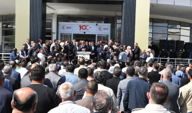 Büyükşehir Belediyesinde Devir Teslim Töreni Yapıldı