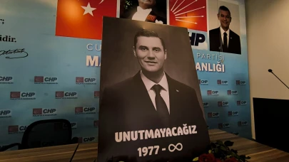 FERDİ ZEYREK İÇİN ANMA PROGRAMI DÜZENLEDİ