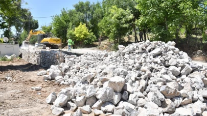 ŞAHNAHAN’DA TAŞ DUVAR ÇALIŞMASI YAPILIYOR