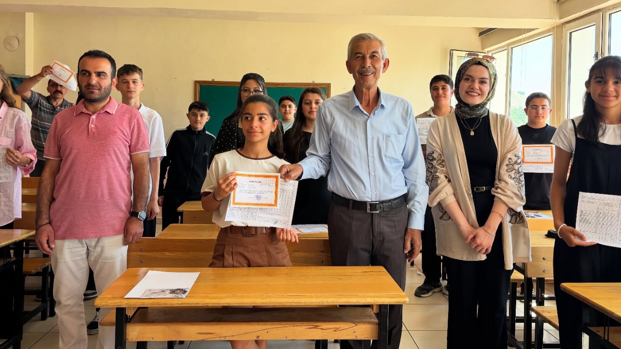ARAPGİR'DE ÖĞRENCİLER KARNE HEYECANI YAŞADI