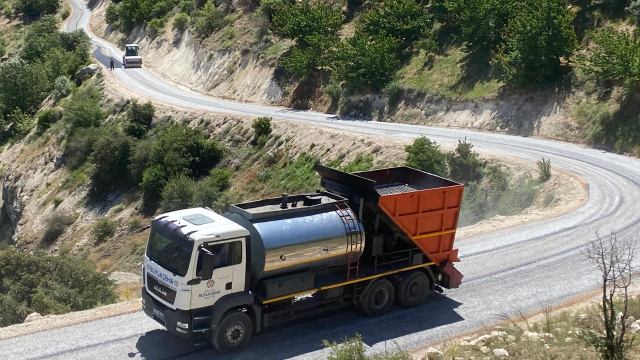 BAĞKÖY MAHALLESİ’NİN YOL SORUNU ÇÖZÜLDÜ