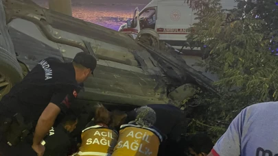 MALATYA’DA TAKLA ATAN OTOMOBİLDE SIKIŞAN 3 KİŞİ KURTARILDI