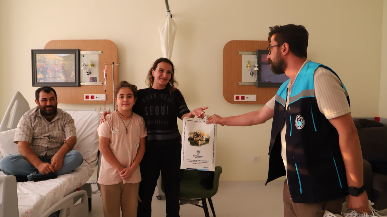 HASTA REFAKATÇİLERİNE DESTEK SETLERİ DAĞITILDI