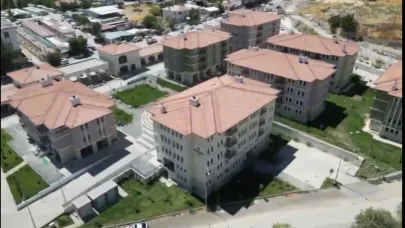 AKÇADAĞ’DA DEPREM KONUTLARININ ANAHTAR TESLİMİ YAPILDI