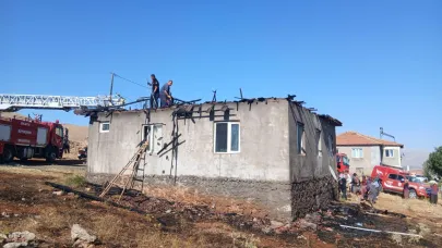 DOĞANŞEHİR’DE BİR EVİN ÇATISINDA YANGIN ÇIKTI