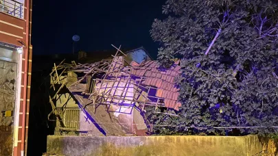 BATTALGAZİ’DE EVİN ÇATISI ÇÖKTÜ, ANNE VE KIZI SON ANDA KURTULDU