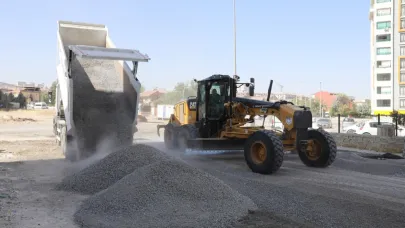 BATTALGAZİ’DE REZERV ALAN İNŞAATLARI BİTTİKÇE YOLLAR YENİLENİYOR