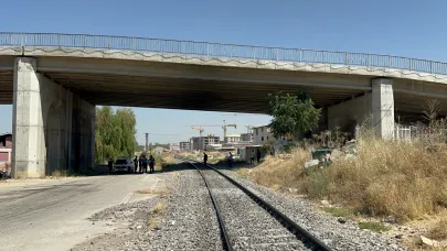 TRENİN ÇARPTIĞI ŞAHIS KURTARILAMADI