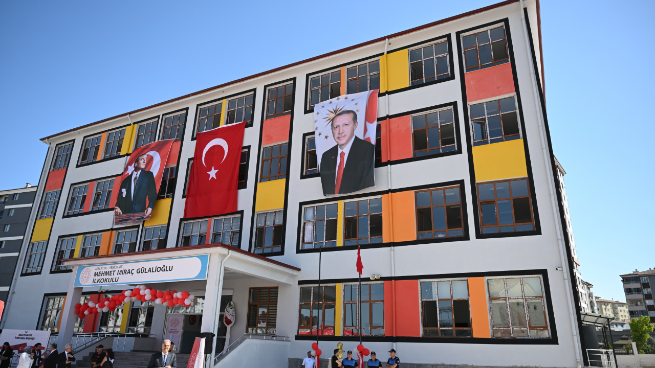 MALATYA’DA YENİ EĞİTİM-ÖĞRETİM YILI İÇİN DERS ZİLİ ÇALDI