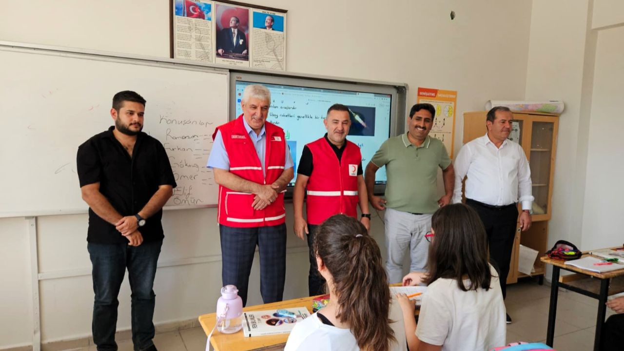 KIZILAY, ÖĞRENCİLERE EĞİTİM DESTEĞİ VERDİ