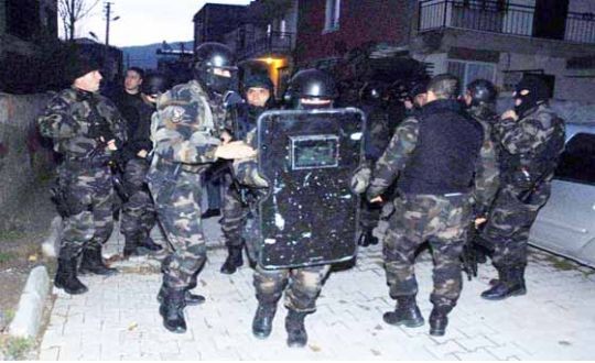 5 bin polisle şafak operasyonu: 1 kişi öldürüldü