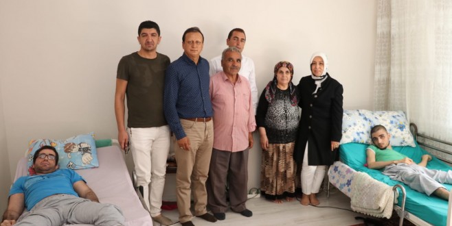 6 çocuğu engelli olan Katı ailesi yeni evlerine taşındı