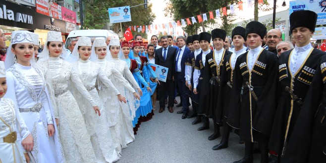 9. Uluslararası Kervansaray Buluşmaları Kortej Yürüyüşü Gerçekleştirildi