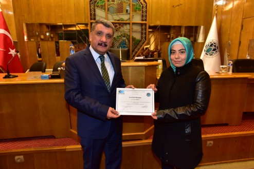 90 GİRİŞİMCİYE SERTİFİKALARI TÖRENLE VERİLDİ