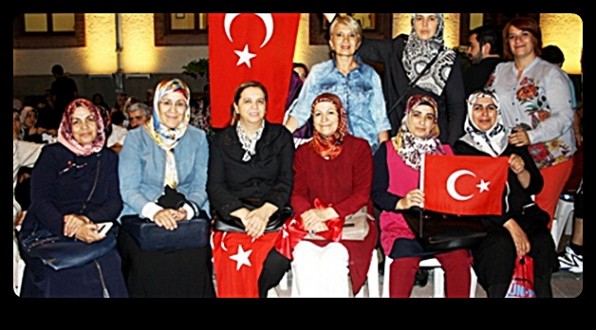 AK Parti Battalgazi Kadın Kolları Demokrasi Nöbetlerine Devam Ediyor