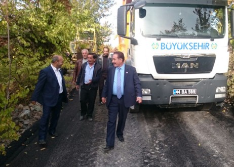 Akdemir Asfaltlama Çalışmalarını Yerinde İnceledi