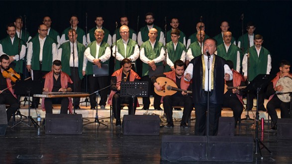 “Alem Sana Hayran” Konseri İzleyenleri Büyüledi