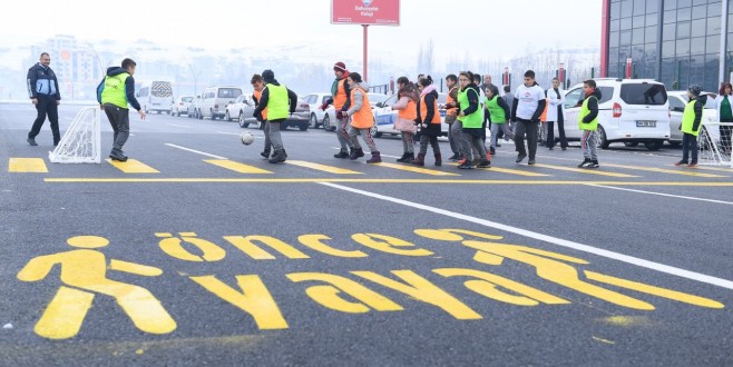 “Amaç: Yaya Önceliğine Dikkat Çekmek”