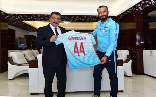 Ampute Milli Futbol Takımın Kalecisi Karadağ, Başkan Gürkan’ı Ziyaret Etti