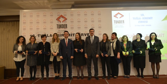 Bakan Tüfenkci, 18. Tuğla-Kiremit Zirvesi’ne katıldı.