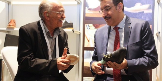 Bakan Tüfenkci, Abdullah Amcanın Ayakkabısından Giyecek