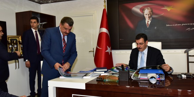 Bakan Tüfenkci, Battalgazi Belediyesi’ni Ziyaret Etti
