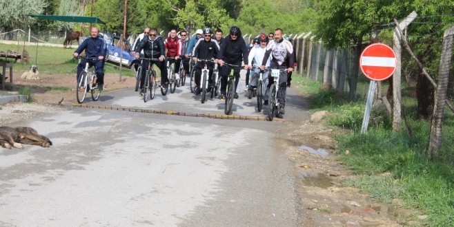Bakan Tüfenkci, sağlıklı yaşam için pedal çevirdi.
