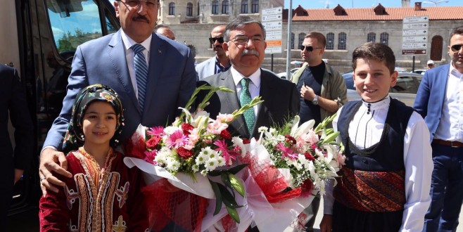 Bakanlardan Komşuya Çıkarma