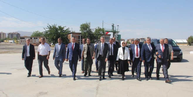 “Barajın Suladığı Alanları Görmek İsteyenler Yazıhan Ovasına Gitsin”