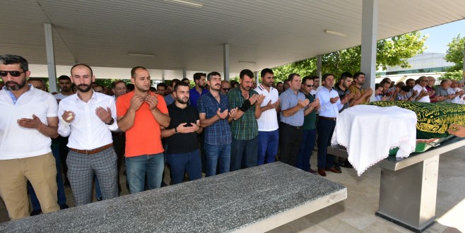 Başkan Apohan'ın Ablası Son Yolculuğuna Uğurlandı