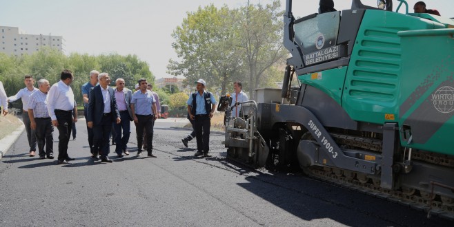 Başkan Güder, Sıcak Asfalt Çalışmalarını Yerinde İnceledi