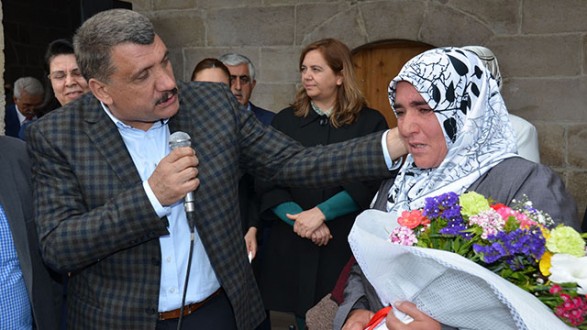 BAŞKAN GÜRKAN, ANNELERİN ANNELER GÜNÜNÜ KUTLADI