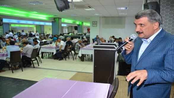 BAŞKAN GÜRKAN, BELEDİYE ÇALIŞANLARINA İFTAR VERDİ