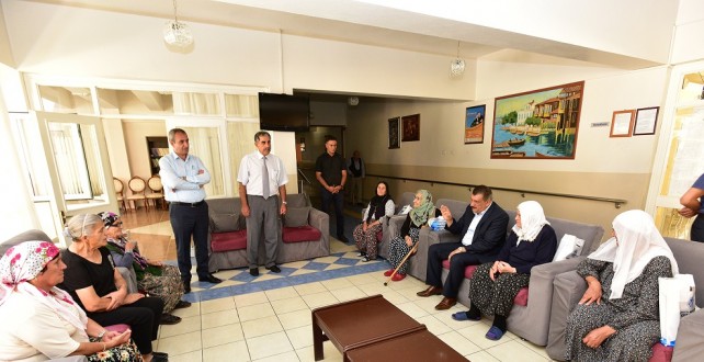 Başkan Gürkan, Huzurevi Sakinlerinin Bayramını Kutladı