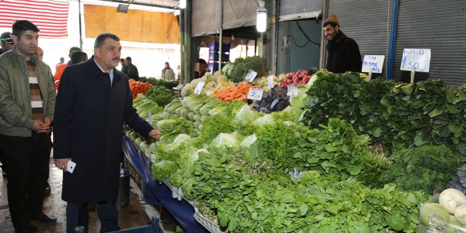 BAŞKAN GÜRKAN, KASAP PAZARINI GEZDİ